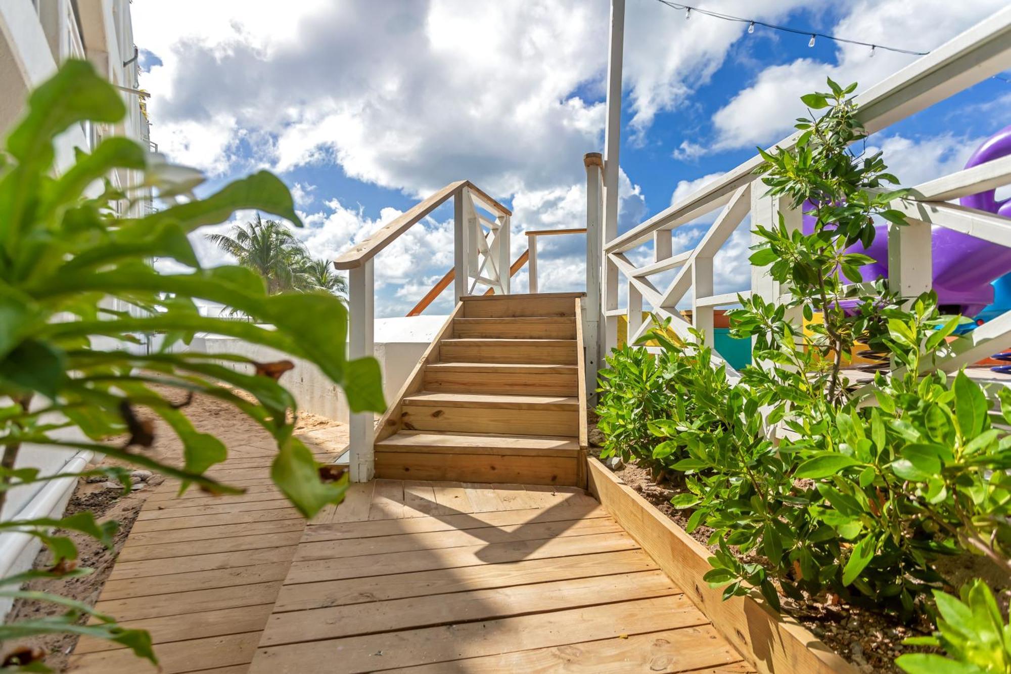 Maho Beach House - Grand Studio - Oceanview Suite Buitenkant foto
